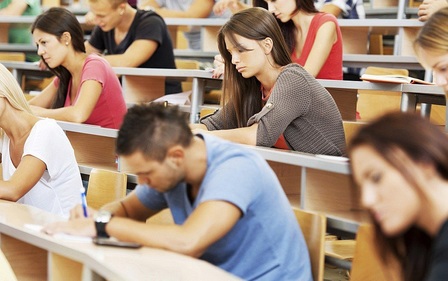 МОЛОДИХ ПИСЬМЕННИКІВ ТА МИТЦІВ ЗАПРОШУЮТЬ ПОДАВАТИ ЗАЯВКИ НА СТИПЕНДІЇ ПРЕЗИДЕНТА УКРАЇНИ