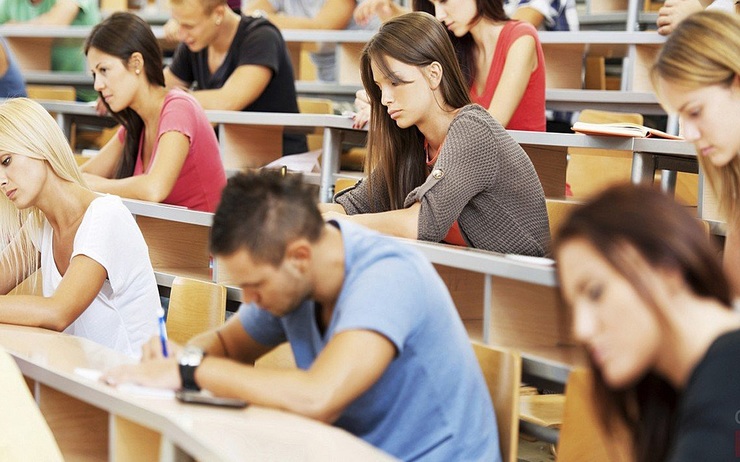 МОЛОДИХ ПИСЬМЕННИКІВ ТА МИТЦІВ ЗАПРОШУЮТЬ ПОДАВАТИ ЗАЯВКИ НА СТИПЕНДІЇ ПРЕЗИДЕНТА УКРАЇНИ