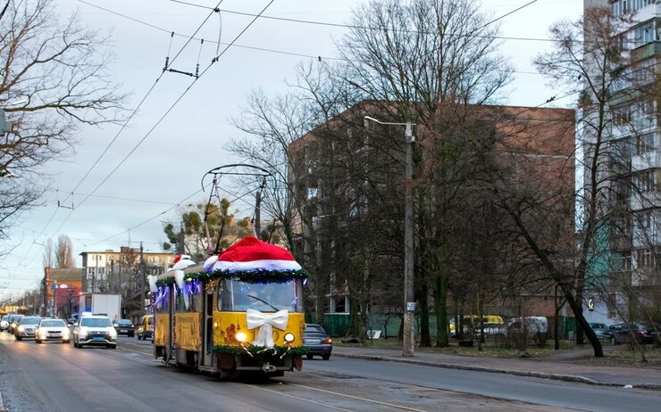 СВЯТКОВИЙ МУЗИЧНИЙ ТРАМВАЙЧИК З МУЛЬТИПЛІКАЦІЙНИМИ ГЕРОЯМИ ЗНОВУ ВІТАТИМЕ ЖИТОМИРЯН!